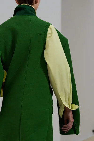 Look 32